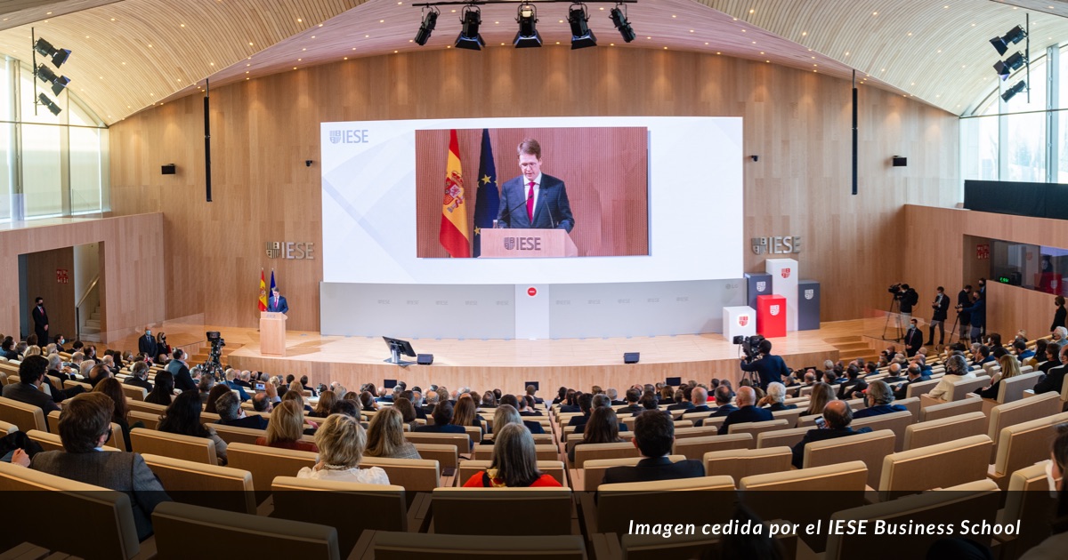 Videowall del auditorio IESE Business School de Madrid